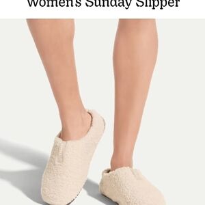 Bombas Women's Cream Sherpa Slippers